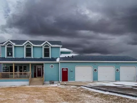 10410 Chokecherry Dr, Bismarck, ND 58503 photo 1