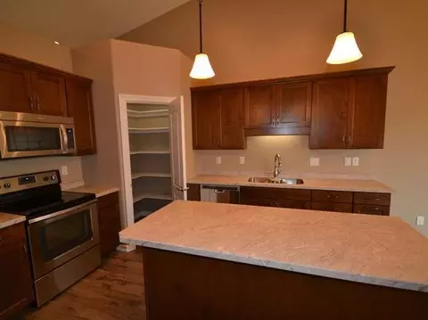 709 Bremner Ave, Bismarck, ND 58503 photo 11