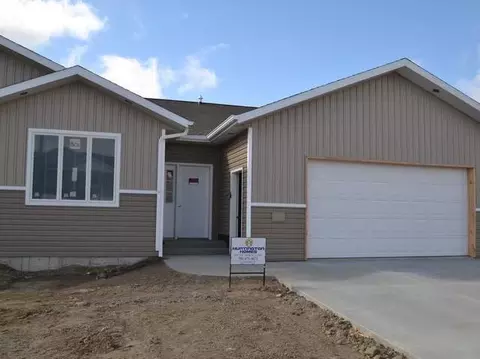 709 Bremner Ave, Bismarck, ND 58503 photo 1