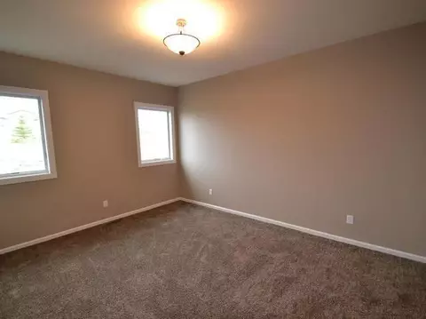 709 Bremner Ave, Bismarck, ND 58503 photo 6
