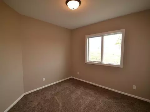 709 Bremner Ave, Bismarck, ND 58503 photo 10