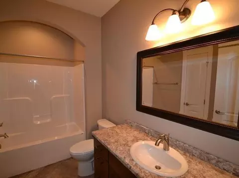 709 Bremner Ave, Bismarck, ND 58503 photo 9
