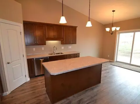 709 Bremner Ave, Bismarck, ND 58503 photo 3