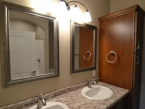 709 Bremner Ave, Bismarck, ND 58503 photo 5
