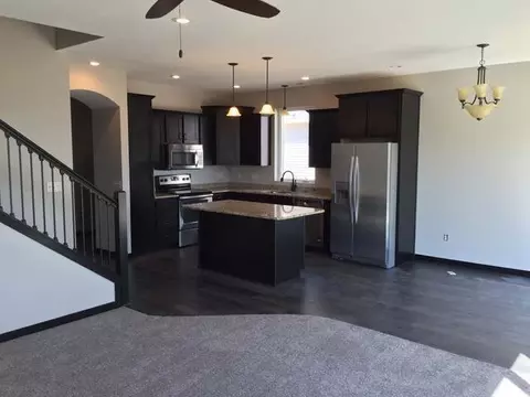 3252 Capitol Ave E, Bismarck, ND 58501 photo 2