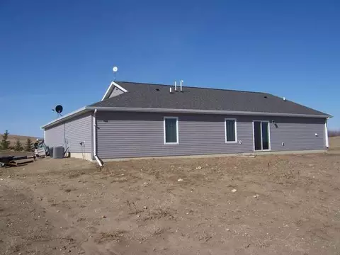 2595 Windsor Pl N, Mandan, ND 58554 photo 3
