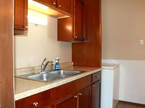 306 12th St NW, Mandan, ND 58554 photo 3