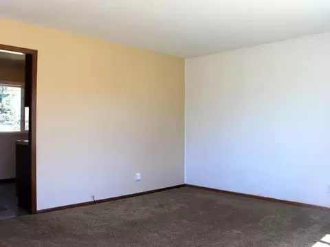 306 12th St NW, Mandan, ND 58554 photo 8