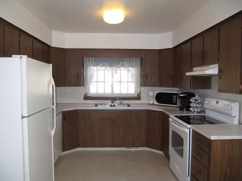 616 Garden Dr, Bismarck, ND 58504 photo 2