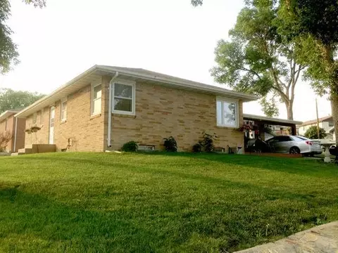 704 Terry Pl NW, Mandan, ND 58554 photo 2