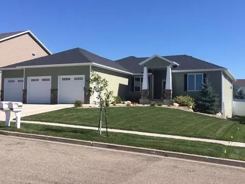 1431 Eagle Crest Lp, Bismarck, ND 58503 photo 1