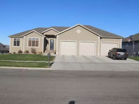 3201 Clairmont Rd, Bismarck, ND 58503 photo 1