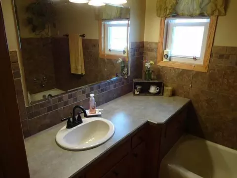 229 Kavaney Dr E, Bismarck, ND 58501 photo 20