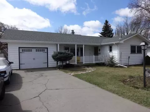 229 Kavaney Dr E, Bismarck, ND 58501 photo 2