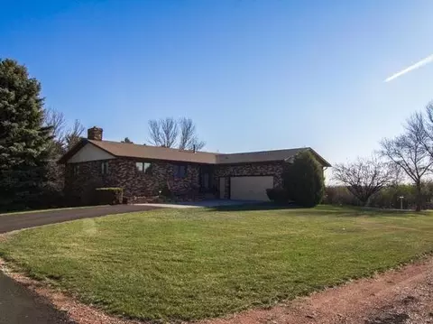 9601 Plainview Dr, Bismarck, ND 58503 photo 1