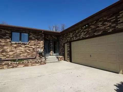 9601 Plainview Dr, Bismarck, ND 58503 photo 3