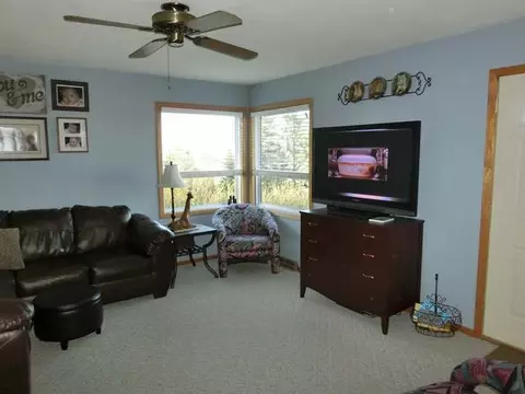 610 39th St N, Mandan, ND 58554 photo 3