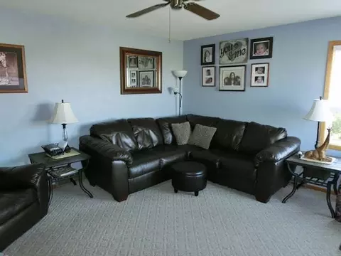 610 39th St N, Mandan, ND 58554 photo 2