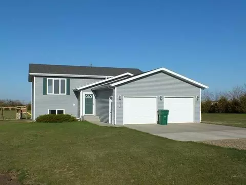 8616 Sage Dr, Bismarck, ND 58503 photo 2