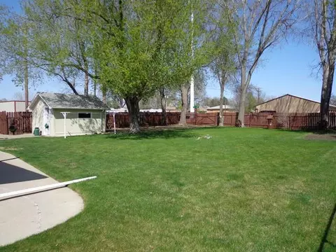 400 7th Ave SW, Mandan, ND 58554 photo 2