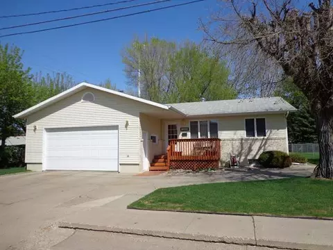 400 7th Ave SW, Mandan, ND 58554 photo 1