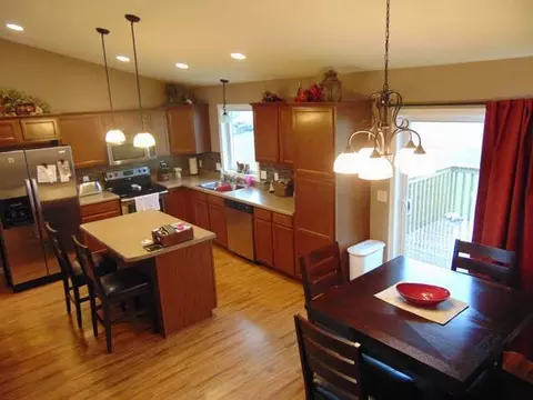 7025 Derek Dr, Bismarck, ND 58504 photo 4