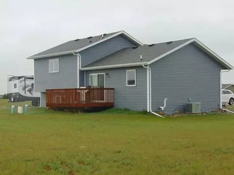 7025 Derek Dr, Bismarck, ND 58504 photo 3