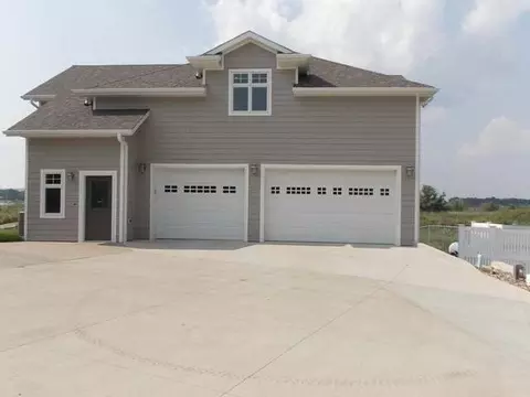 5938 Lariat Lp, Bismarck, ND 58503 photo 2