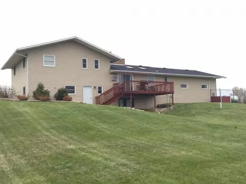 3055 Dublin Dr, Bismarck, ND 58501 photo 2