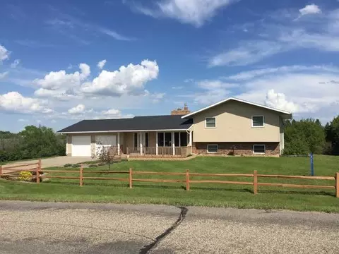 3055 Dublin Dr, Bismarck, ND 58501 photo 1