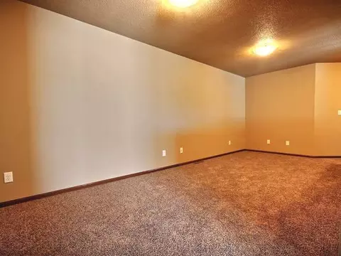 1162 Santa Fe Ave, Bismarck, ND 58504 photo 8
