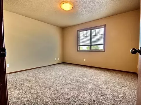 1162 Santa Fe Ave, Bismarck, ND 58504 photo 9