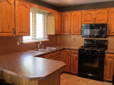 156 Redstone Dr, Bismarck, ND 58503 photo 4