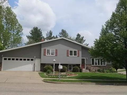 156 Redstone Dr, Bismarck, ND 58503 photo 1