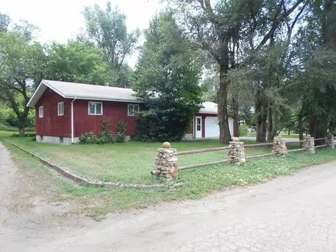 1302 Sunny Rd SW, Mandan, ND 58554 photo 1