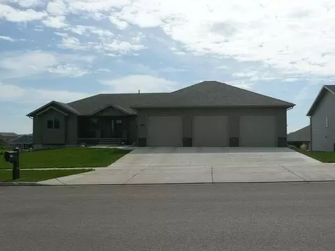3317 Clairmont Rd, Bismarck, ND 58503 photo 1