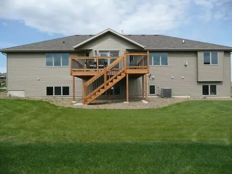 3317 Clairmont Rd, Bismarck, ND 58503 photo 2