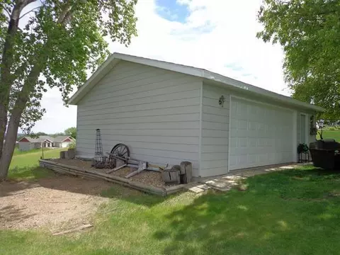 900 Bryan Trl NW, Mandan, ND 58554 photo 11