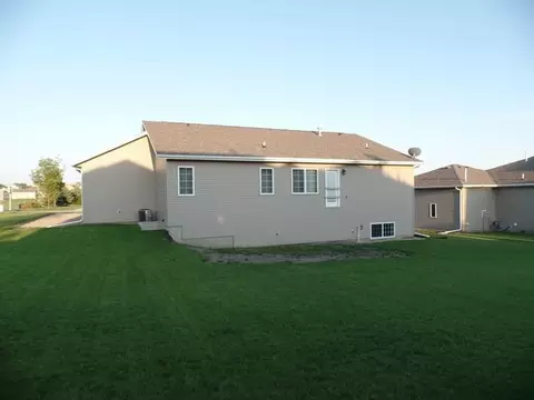 1200 Eagle Crest Lp, Bismarck, ND 58503 photo 25