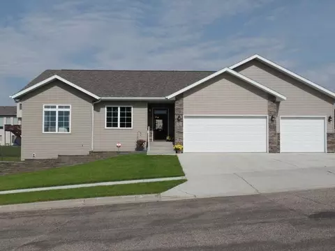 1200 Eagle Crest Lp, Bismarck, ND 58503 photo 1