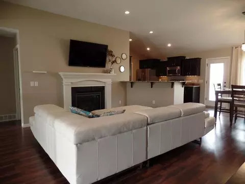 1200 Eagle Crest Lp, Bismarck, ND 58503 photo 2