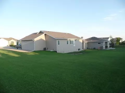 1200 Eagle Crest Lp, Bismarck, ND 58503 photo 24