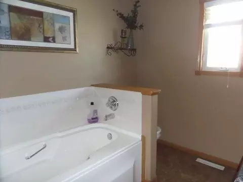 122 Edmonton Dr E, Bismarck, ND 58503 photo 12