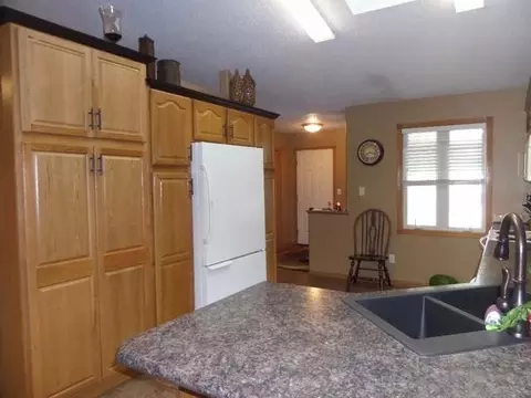 122 Edmonton Dr E, Bismarck, ND 58503 photo 5