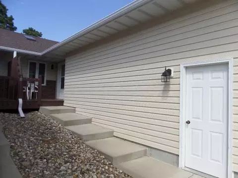 122 Edmonton Dr E, Bismarck, ND 58503 photo 2