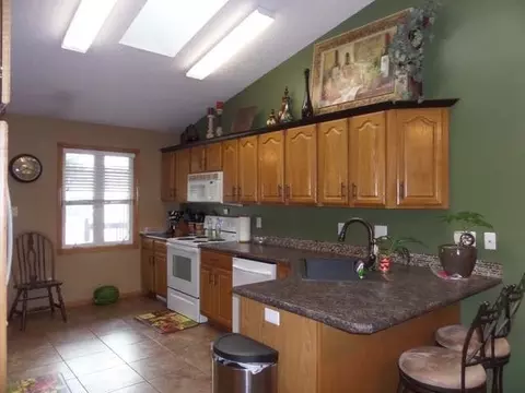 122 Edmonton Dr E, Bismarck, ND 58503 photo 4