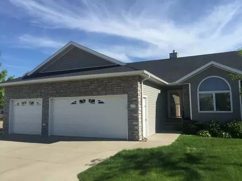 2212 Shoal Loop SE, Mandan, ND 58554 photo 1