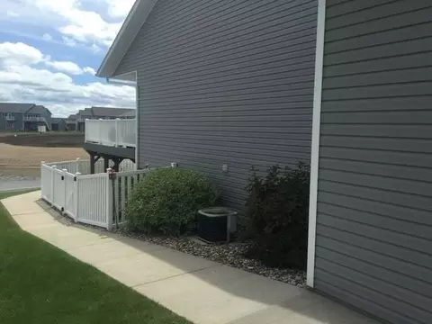 2212 Shoal Loop SE, Mandan, ND 58554 photo 2