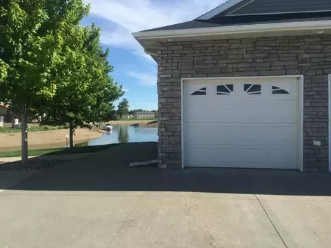 2212 Shoal Loop SE, Mandan, ND 58554 photo 4