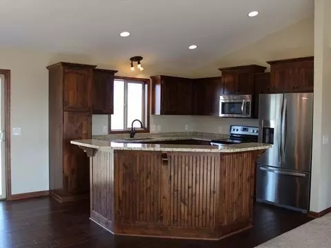 3911 Knudsen Lp, Bismarck, ND 58503 photo 2